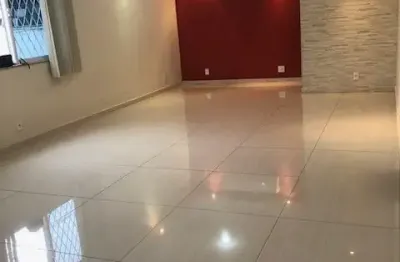 Linda e ampla casa em cascadura só entrar e morar! imperdível!