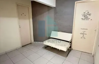 Sala Comercial / Usada para Venda em Macaé, Centro, 1 banheiro