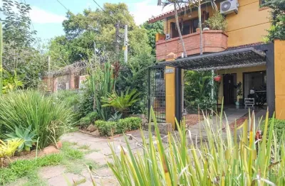 Casa com 3 quartos à venda na Rua Mura, 120, Espírito Santo, Porto Alegre por R$ 520.000