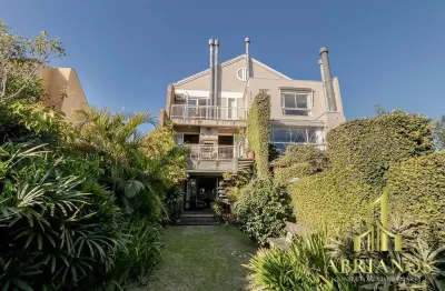 Casa com 3 quartos à venda na Avenida General Barreto Viana, 618, Chácara das Pedras, Porto Alegre por R$ 1.500.000