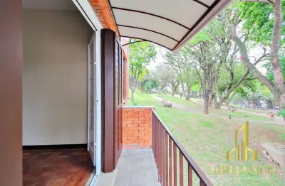 Apartamento com 2 quartos à venda na Rua Doutor Voltaire Pires, 697, Santo Antônio, Porto Alegre por R$ 240.000