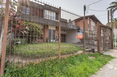 Casa com 4 quartos à venda na rua tupã, 88, vila assunção, porto alegre por r$ 850.000