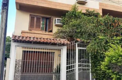 Casa com 3 quartos à venda na rua professor joaquim louzada, 98, camaquã, porto alegre por r$ 520.000