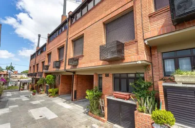 Casa em condomínio fechado com 3 quartos para alugar na avenida jacuí, 978, cristal, porto alegre por r$ 5.500