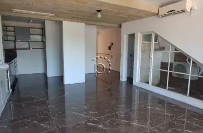 Casa com 2 quartos para alugar na avenida guaíba, 4676, vila assunção, porto alegre por r$ 5.500