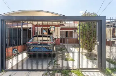 Casa com 3 quartos para alugar na Rua Seno Antônio Cornely, 55, Hípica, Porto Alegre por R$ 2.700