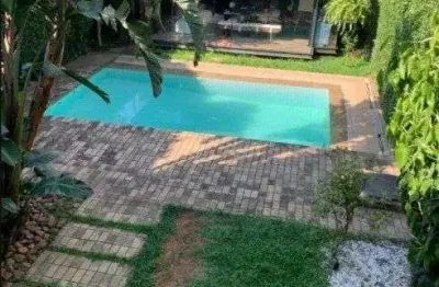 Linda casa à venda em são paulo-sp, campo belo: 3 quartos, 3 suítes, 5 banheiros, 3 vagas de garagem, 340m² de área.