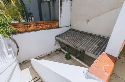 Sobrado Comercial na Vila Mariana: 4 quartos, 8 salas, 5 vagas de garagem - Venda ou Locação em SP