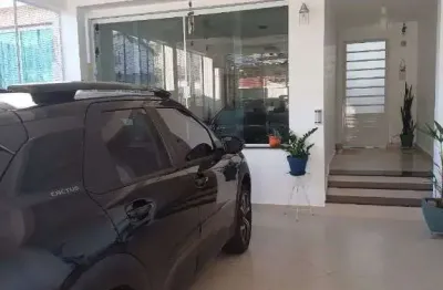 Sobrado à venda no Jabaquara, São Paulo-SP: 3 quartos, 1 suíte, 4 banheiros, 1 vaga, 195m² de área. Imperdível!