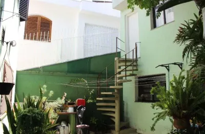 Luxuoso sobrado de 3 suítes na Vila das Mercês, São Paulo-SP: 262m², 3 quartos, 3 banheiros, 2 vagas de garagem.