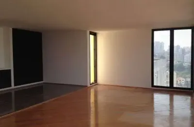 Cobertura de Luxo na Vila Madalena: 5 Quartos, 2 Suítes, 5 Banheiros, 2 Vagas de Garagem - 250m² - São Paulo-SP.