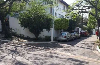 Casa de alto padrão no Brooklin, São Paulo-SP: 6 quartos, 4 suítes, 4 salas, 6 banheiros, 3 vagas, 327m². Venha conferir!