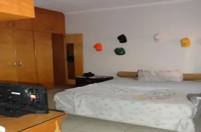 Sobrado de luxo na Chácara Inglesa, São Paulo-SP: 5 quartos, 3 suítes, 2 salas, 5 banheiros, 2 vagas, 120m². Aproveite!