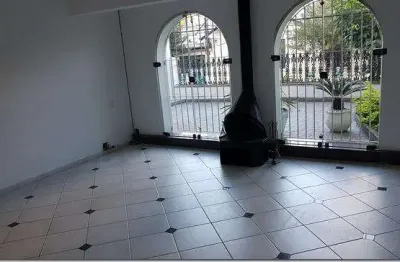Sobrado de luxo na vila mariana: 2 quartos, 2 salas, 2 banheiros, 4 vagas de garagem. aproveite!