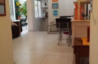 Imperdível Sobrado à venda em Vila Clementino, São Paulo-SP: 2 quartos, 1 suíte, 2 salas, 2 banheiros, 1 vaga garagem.