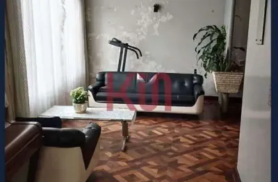 Casa à venda em São Paulo-SP, Bosque da Saúde: 3 quartos, 2 banheiros, 3 vagas de garagem, 244m² de área. Venha conferir!