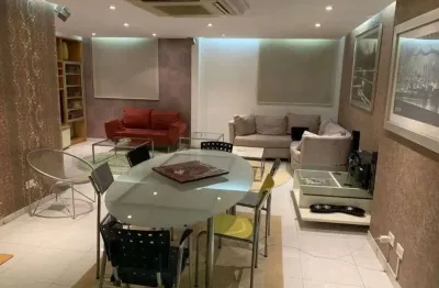Apartamento à venda em Mirandópolis, São Paulo-SP com 3 quartos, 3 suítes, 5 banheiros e 3 vagas na garagem!