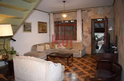 Imperdível! Casa à venda em São Paulo-SP, Mirandópolis com 3 quartos, 1 suíte, 2 banheiros, 2 vagas e 170m² de área. Confira já!