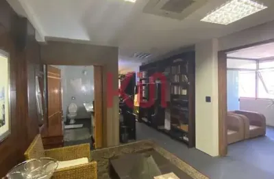 Imperdível sobrado à venda em São Paulo-SP, Vila Deodoro: 3 quartos, 4 banheiros, 3 vagas, 211m²!