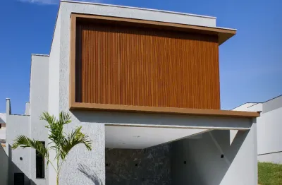 Casa moderna com 3 suítes e piscina no condomínio reserva do vale