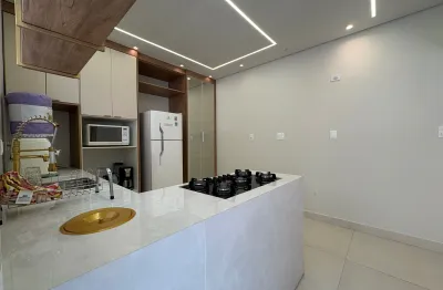 2 quartos sendo 1 suíte ,3 wcs, garagem box fechada,1 pavimento
