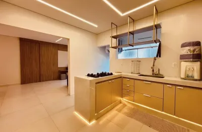 2 quartos sendo 1 suíte ,3 wcs, garagem box fechada,1 pavimento