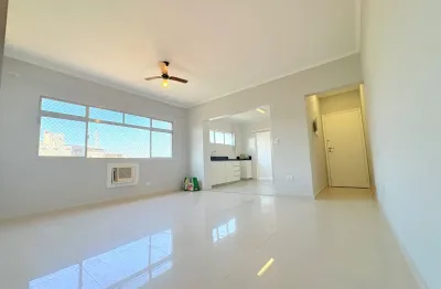 2 quartos,1 vaga suficiente ,wc,85m² , reformado - 3 quadras da praia