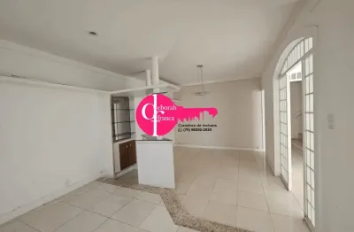 Alugo casa duplex com tres quartos sendo uma suite em feira de santana ba