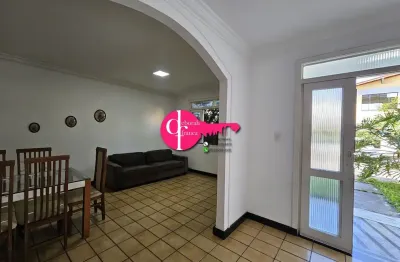 Alugo casa em condominio com tres quartos fechado em feira de santana bahia