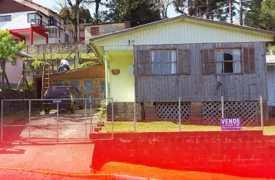 Vendo  02 casas e 01 edícula, ótimo terreno, próximo ao lago, bom para investidor!!!