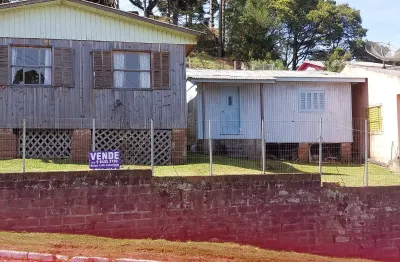 Vendo  02 casas e 01 edícula, ótimo terreno, próximo ao lago, bom para investidor!!!
