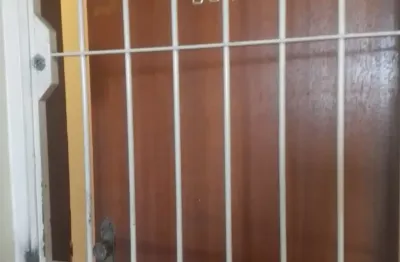 Vendo ótimo apt, na  rua general  telino chagastelles, amplo, arejado,  em frente ao ônibus, mercadas ,farmarcias etc...