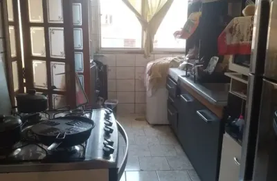 Vendo ótimo apt, na  rua general  telino chagastelles, amplo, arejado,  em frente ao ônibus, mercados ,farmárcias etc...