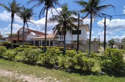 Amplo imóvel frente ao mar – 5 dormitórios, piscina e terreno de 814m²