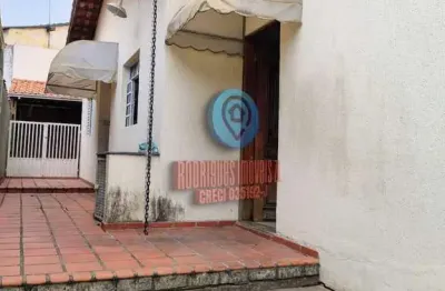 Casa térrea com 2 Dormitórios,  churrasqueira e 1 Vaga e com 64M² em Vila Pereta por R$ 365.000. Imóvel Residencial em