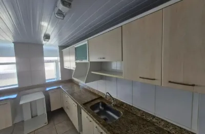 Casa 3 quartos com teto em sanca e cozinha planejada fica no local