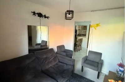 Casa 3 quartos com teto em sanca e cozinha planejada fica no local