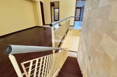 Casa lauro de freitas miragem   raridade  investimento: 850.000   totalmente privativa, 4/4, duas suítes, excelente localização