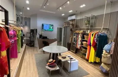 Vende-se ponto comercial e instalações para loja de confecção