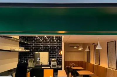 À venda uma charmosa cafeteria no centro de maringá, localizada em um ponto estratégico e de fácil acesso.