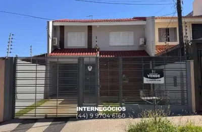 Sobrado à venda na zona 08 em maringá  3 quartos, suíte, churrasqueira, mobiliado  r$799 mil