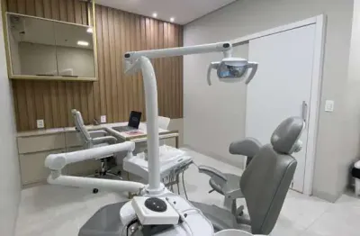 Consultório odontológico localizado em galeria comercial de fácil acesso e grande fluxo  em maringá