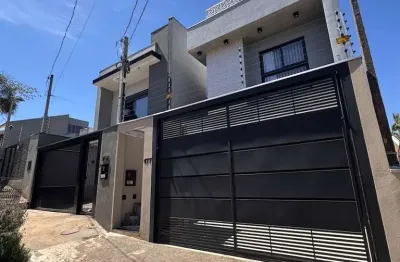 Casa com 3 quartos à venda na Rua Pioneira Nair dos Santos Tavares, 177, Jardim Parque do Horto, Maringá