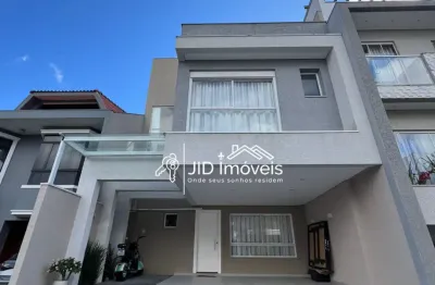 Alto padrão e tecnologia no xaxim – casa com 282m², 4 suítes e energia solar