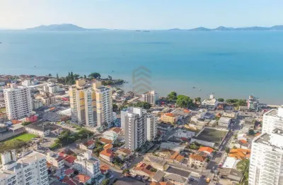 Apartamento 3 dormitórios, sendo uma suíte, sacada com churrasqueira e vista mar