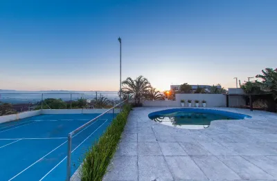 Casa altíssimo padrão em bom princípio, completa, mobiliada e com uma taos na gragem