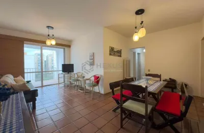 Apartamento com varanda a uma quadra da praia das pitangueiras, guaruja