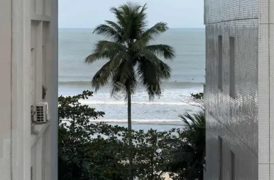 Apartamento com varanda e vista mar na quadra mar da praia das pitangueiras de 3 quartos (1 suíte),