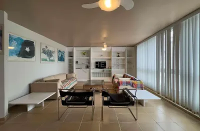 Apartemento na quadra-mar da praia das pitangueiras à venda, guarujá-sp.