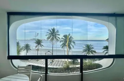 Apartamento frente mar com varanda e vista mar na praia das asturias, guaruja